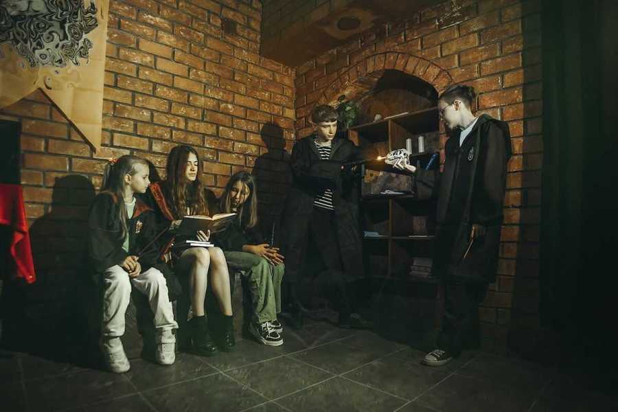 Квест в реальности Гарри и Выручай-комната от компании Quest Stars/LOCKation Квест в реальности Гарри и Выручай-комната от компании Quest Stars/LOCKation